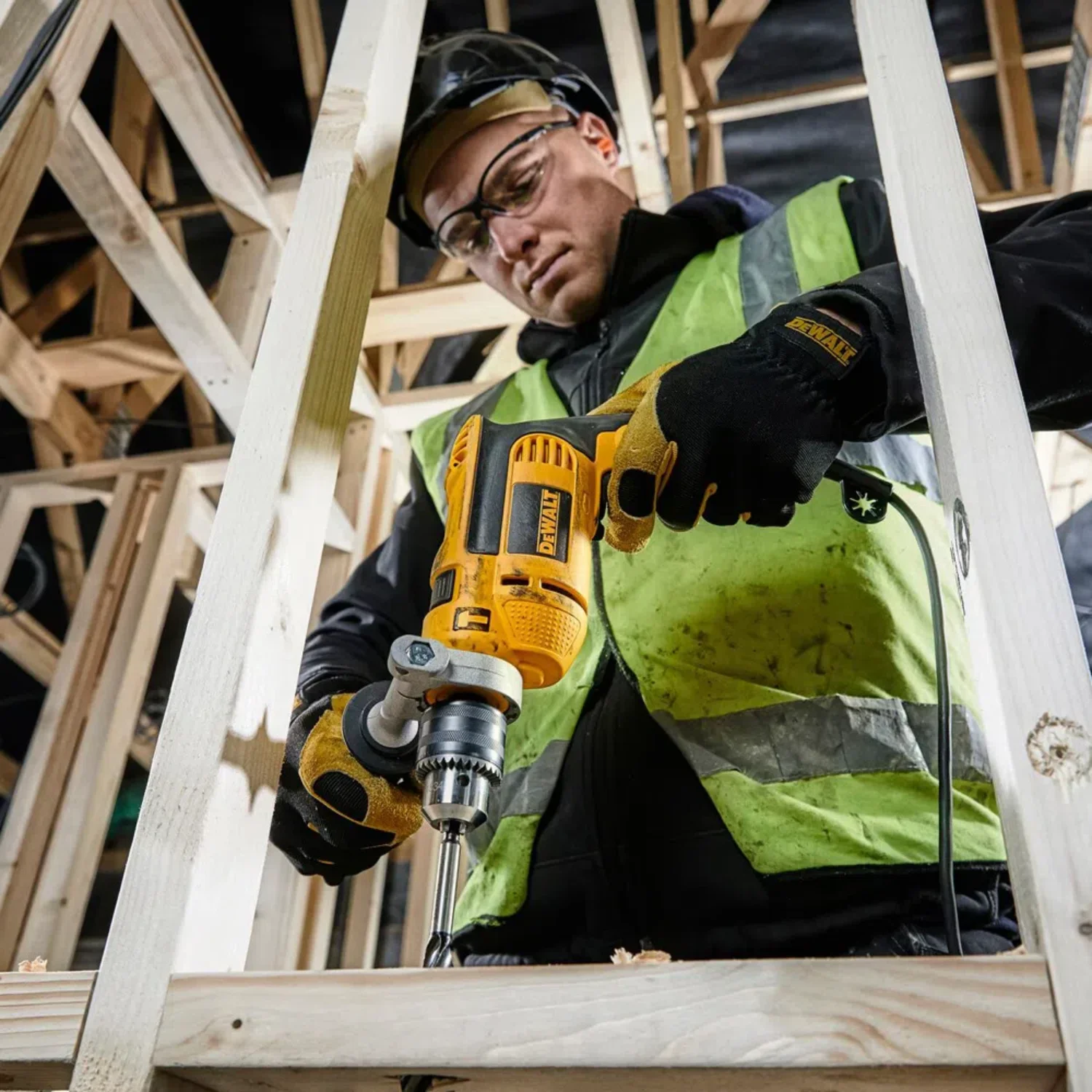 TALADRO PERCUTOR 1-2" 710W (DWD024-B3) DEWALT - Vista 5