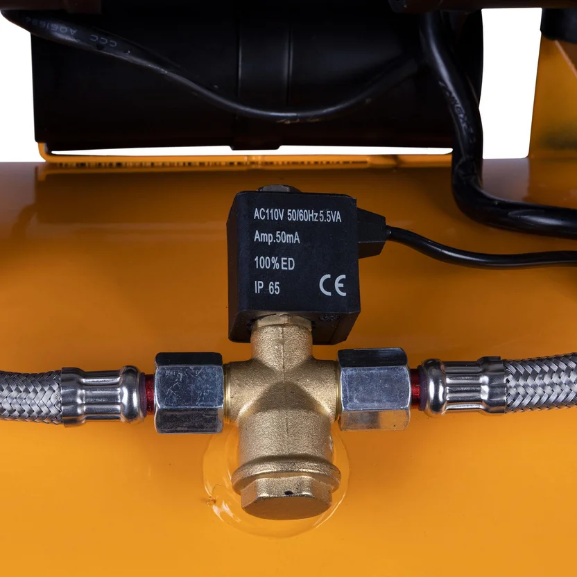 COMPRESOR DE AIRE LIBRE DE ACEITE SILENCIOSO 1,5HP 24 LITROS (FC124S) FURIUS - Vista 5